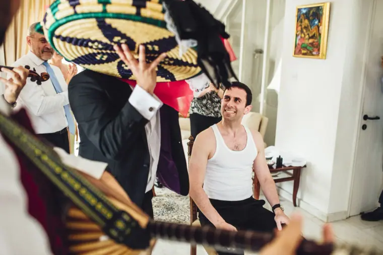 Woven tray held over the groom's head during the traditional dressing ceremony