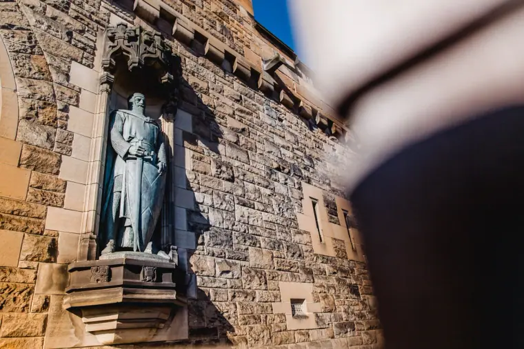 Stone statue in a niche on the wall of the Edinburgh Castle gatehouse