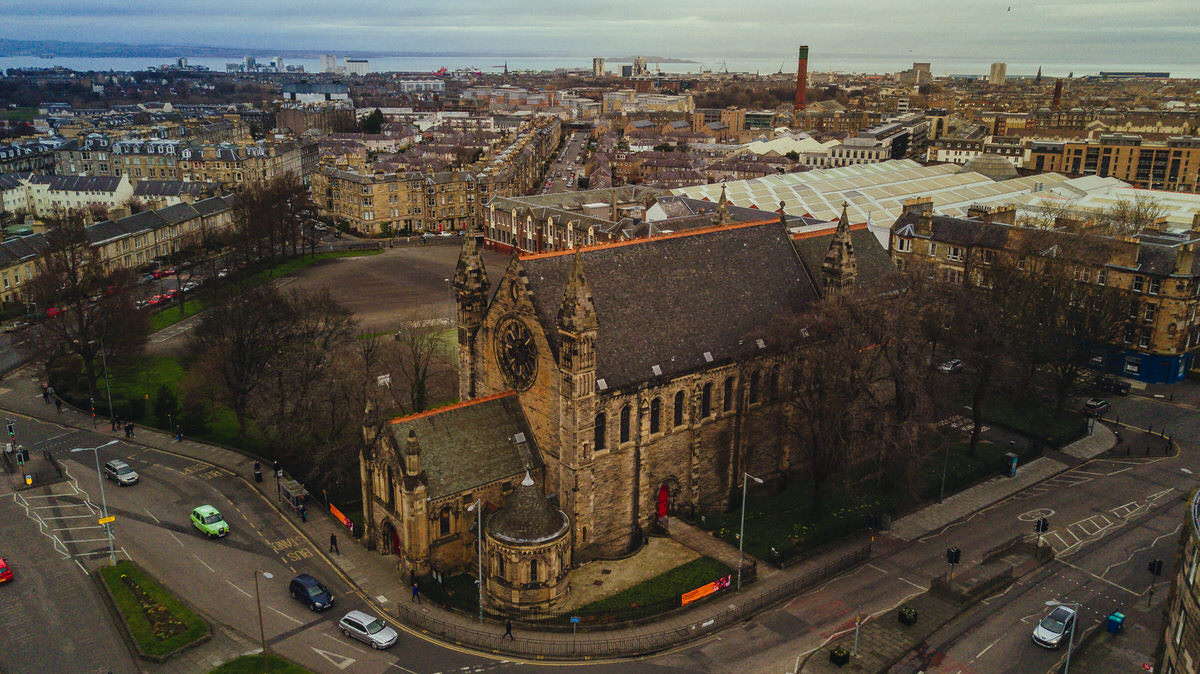 Edinburgh wedding photographer