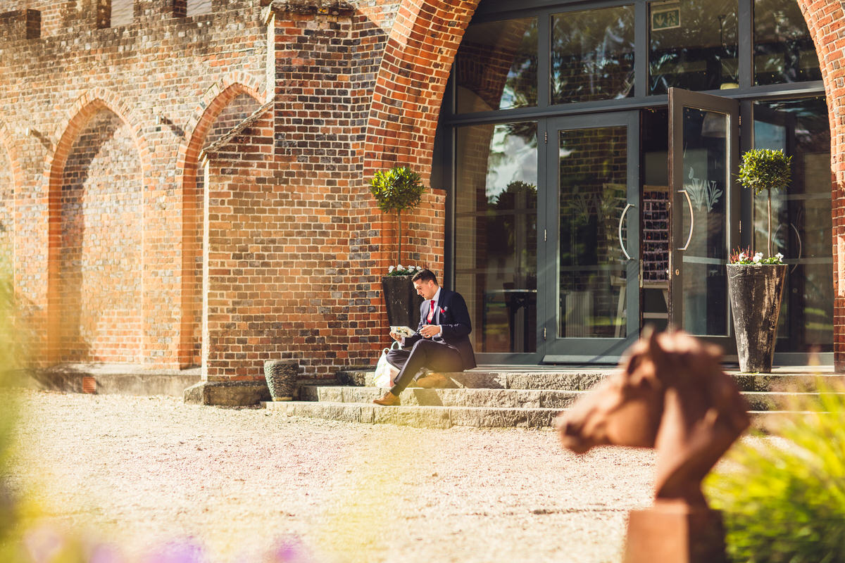 best man relaxes and learns speech